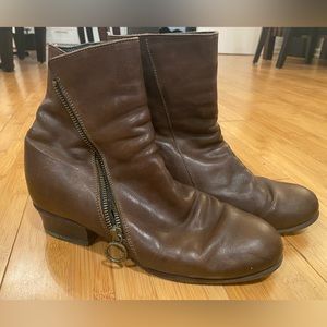 Beatiful dark brown Fiorentini + Baker booties, excellent condition, fall look!